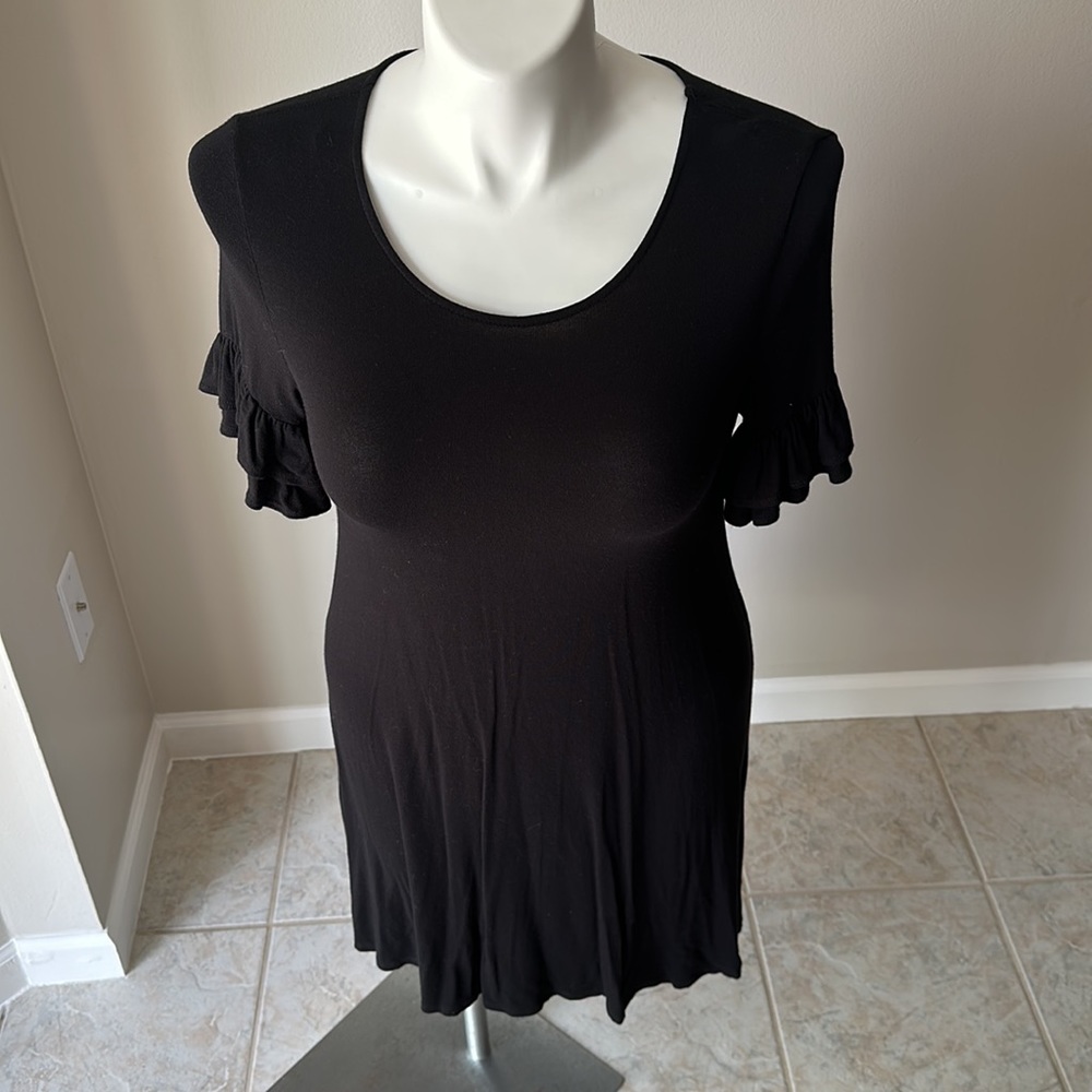 Francesca’s Alya Black short sleeve ruffle‎ Dress size M